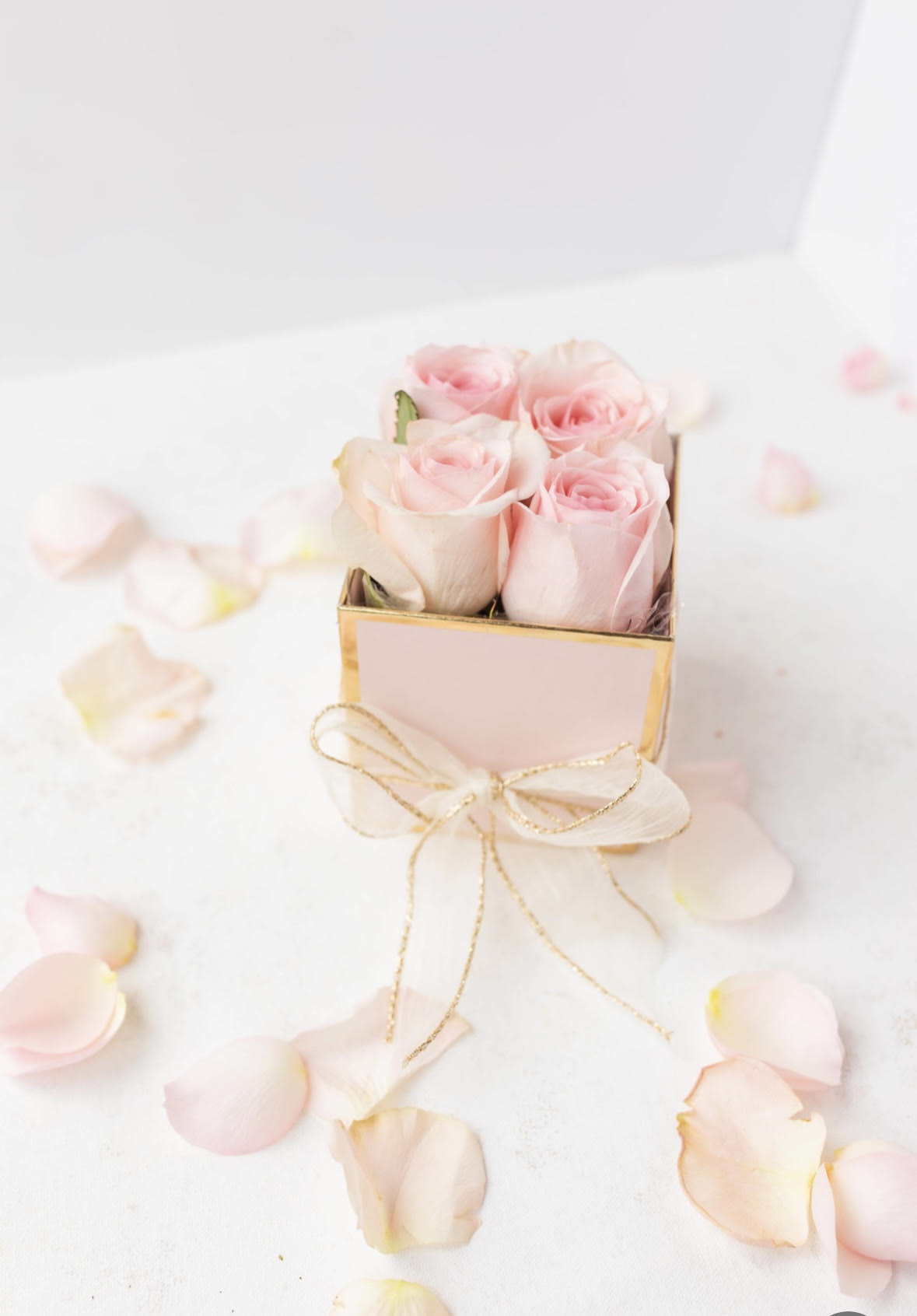 Dainty Rose Box